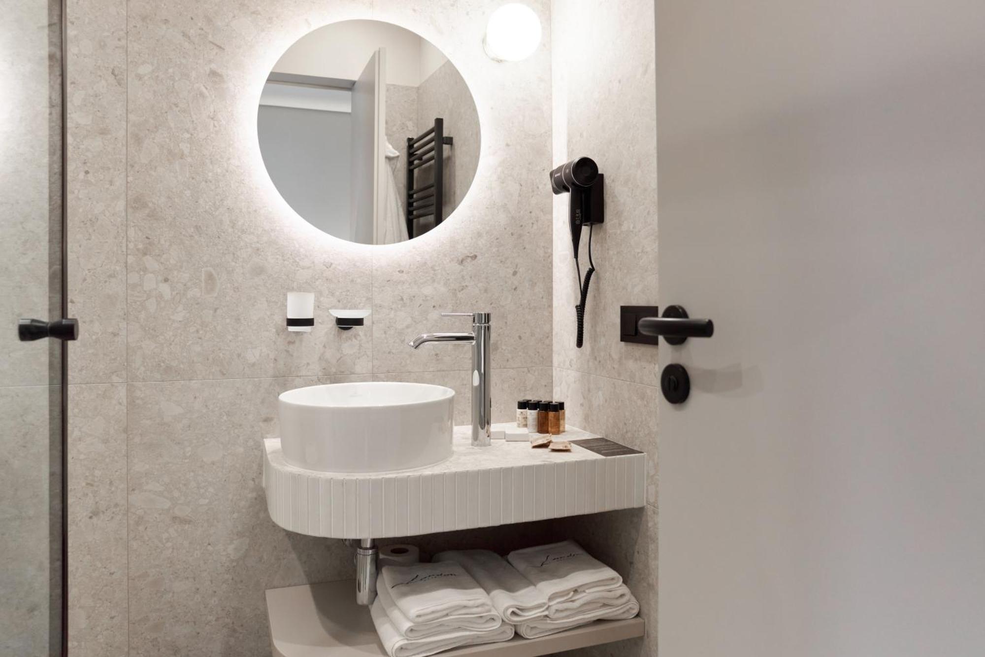 אוזהורוד Hotel Laudon מראה חיצוני תמונה